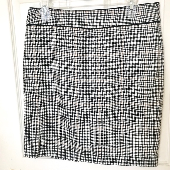 Banana Republic Dresses & Skirts - Banana Republic houndstooth skirt - NWT